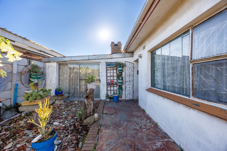 2 Bedroom Property for Sale in Austinville Western Cape